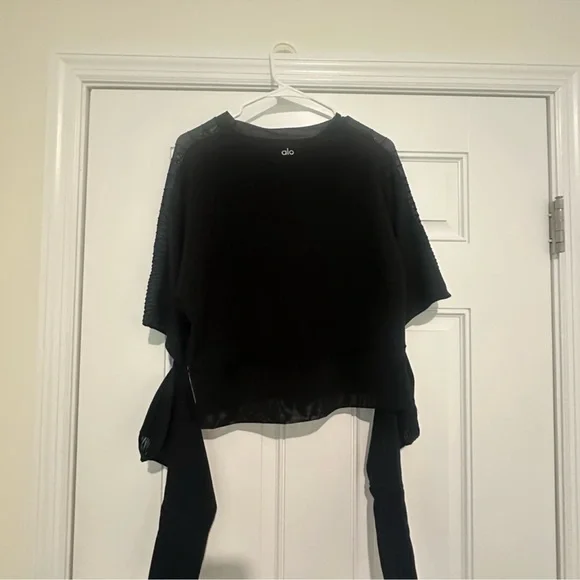 ALO Yoga Black Short Sleeve Cut Out T-Shirt - Picture 4 of 6